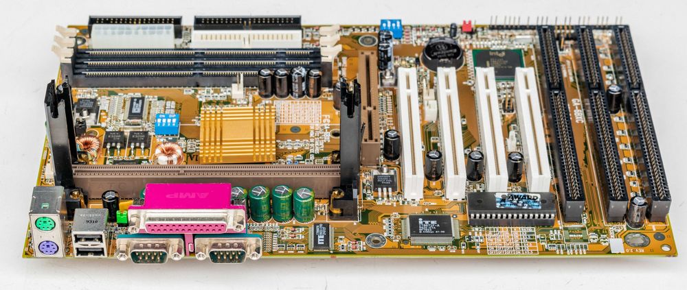 Материнская плата старой модели Gigabyte GA-6BXC под Windows 95