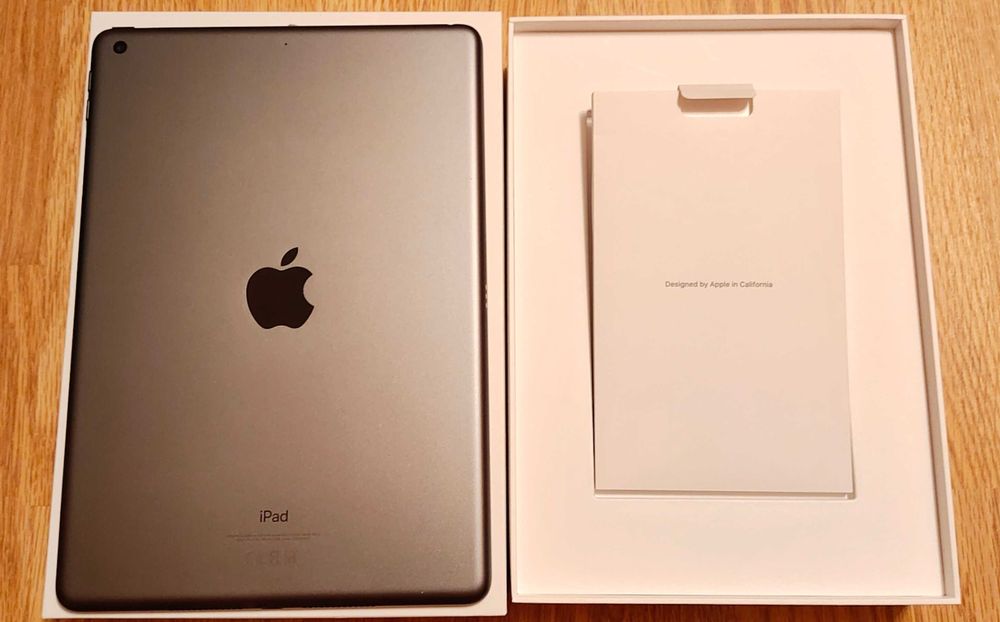 iPad 9 64GB Space Gray, WiFi, model A2602 + husa silicon + casti Apple