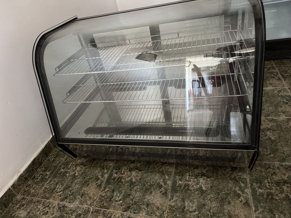 Vitrina calda si rece