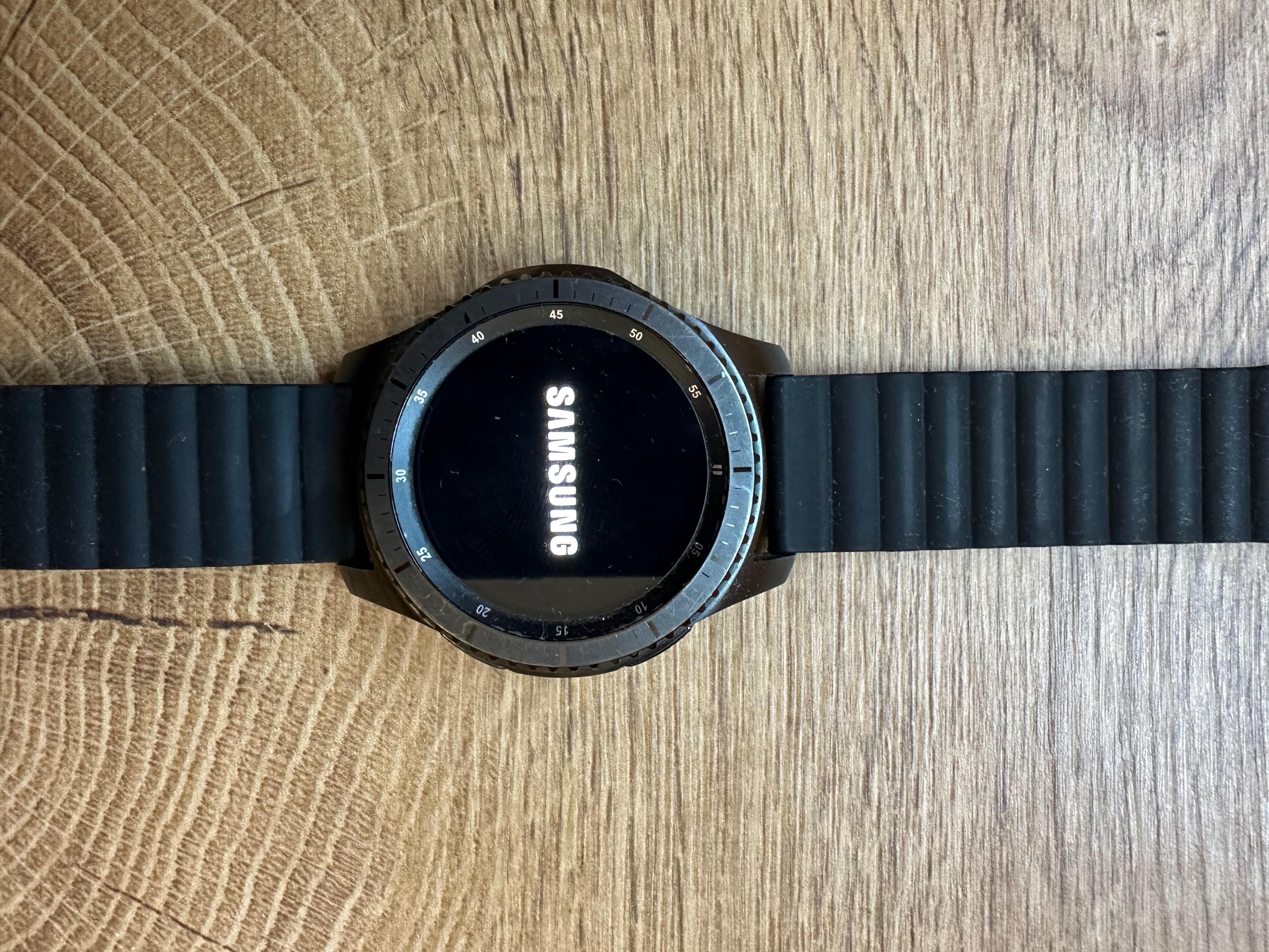 Часовник Samsung S3 Frontier