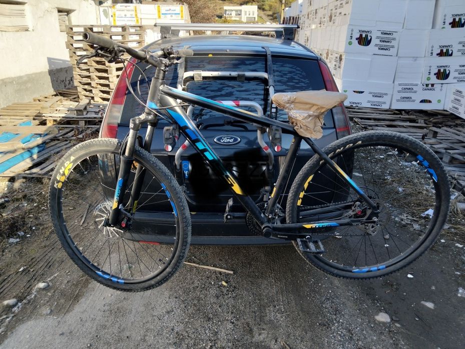Vând suport bicicleta