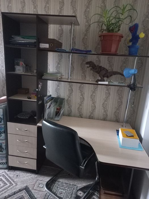 Продам стол для учеников