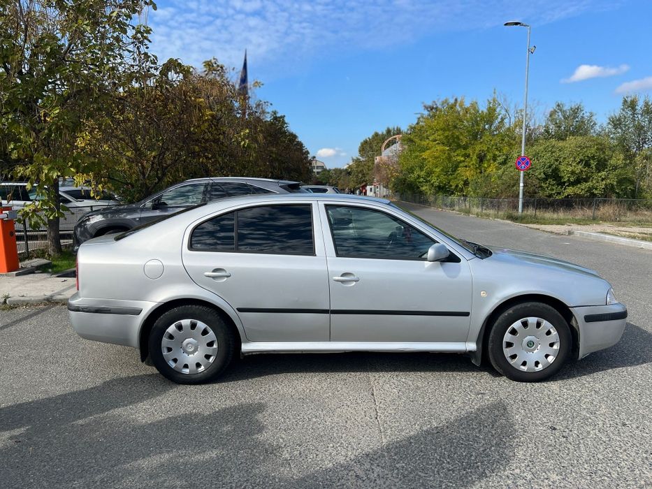 Vând Skoda Octavia 1.6
