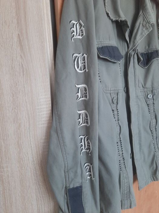 Jacheta cu nasturi și imprimeu Fishbone