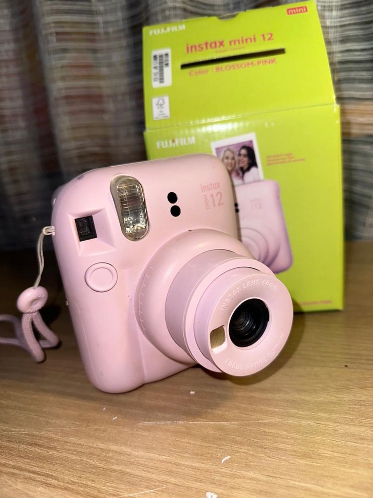 Продам instax mini 12