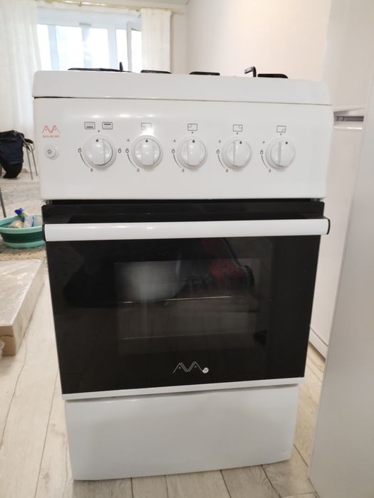 Продаю газовую плиту с электродуховкой