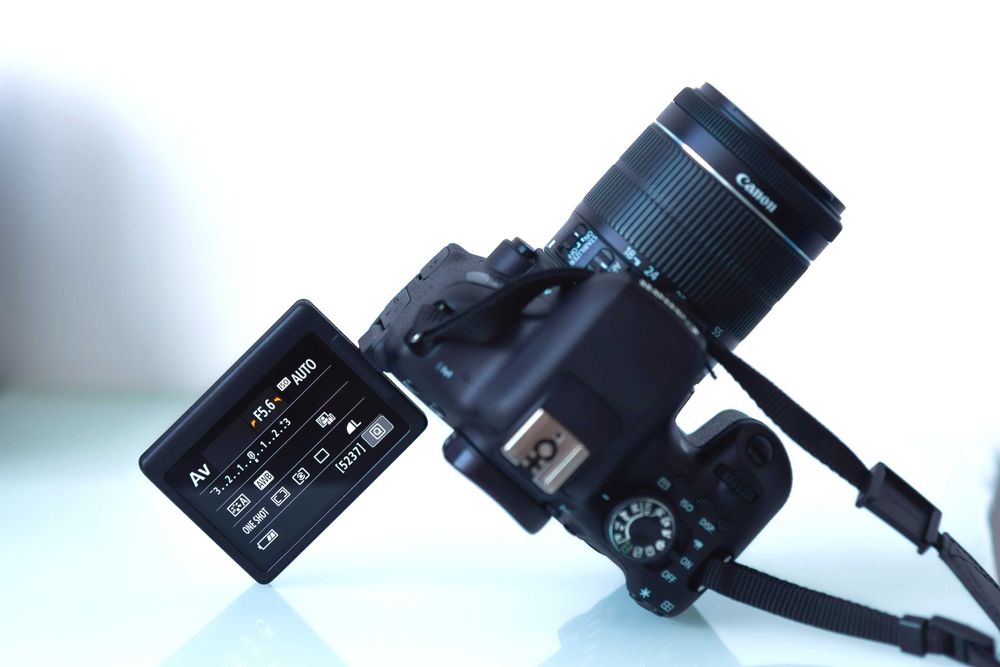 CANON 750D + cu WiFi si TouchScreen stare foarte buna