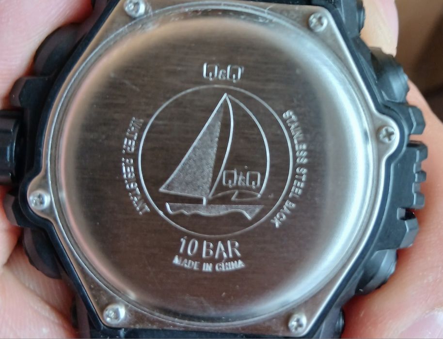 Ceas Q&Q nou la cutie nou