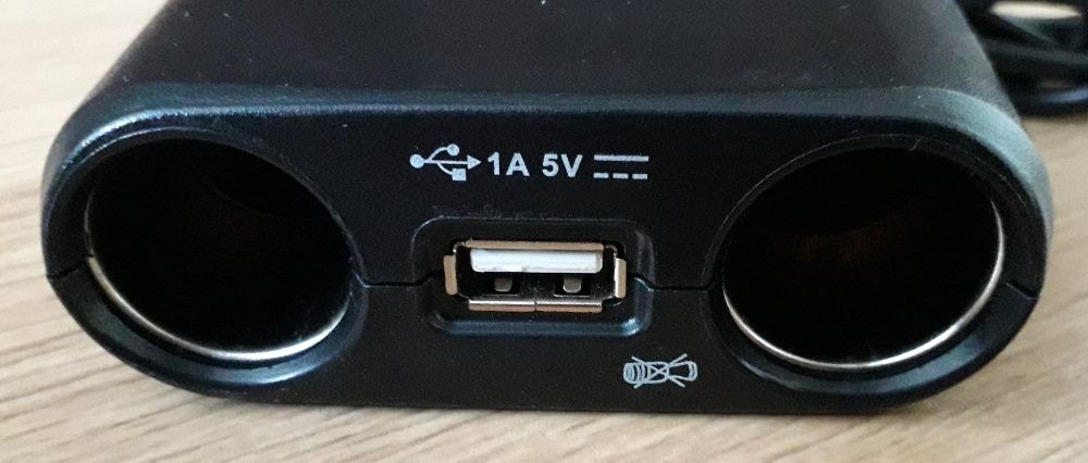 Захранващ адаптер/ разклонител за кола + USB изход 5V/1A