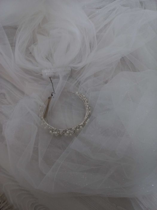 Rochie mireasa cu coronita si voal