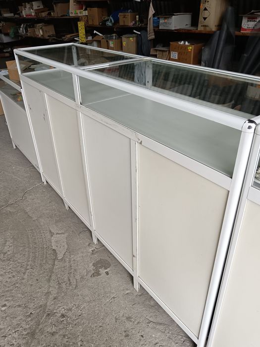 Стъклени щандови витрини 150 лв 2 бр.