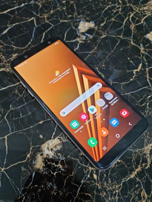 Продаю Samsung galaxy A6 в хорошем состоянии память 4/32.Гб