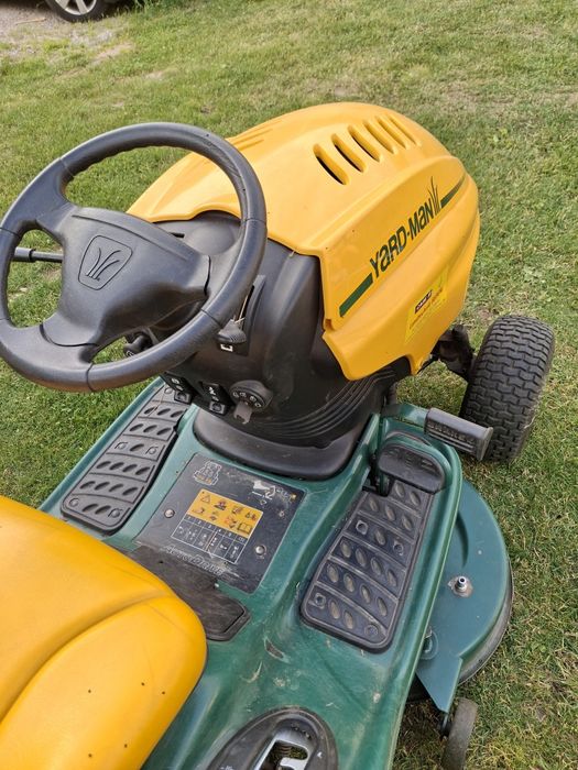 Vând tractoras gazon