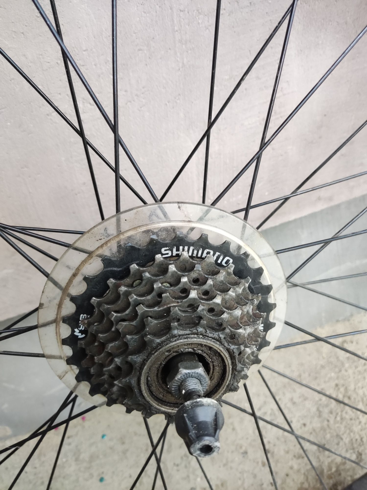 Roata 27,5 cu pinioane shimano