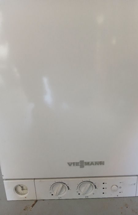 Vând  centrala termica Viessmann vitopend 100 pentru piese .