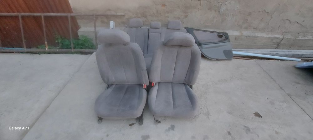 Продам сиденья с дверными картами