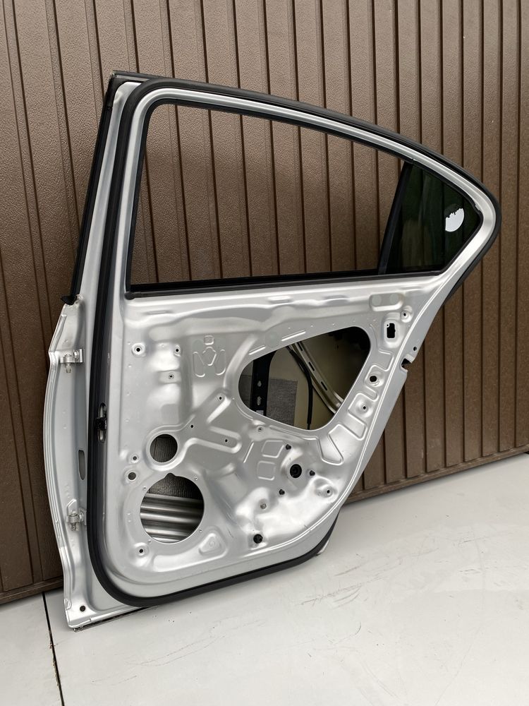 Usa dr spate vw Passat B8 Limuzina cod de culoare LA7W