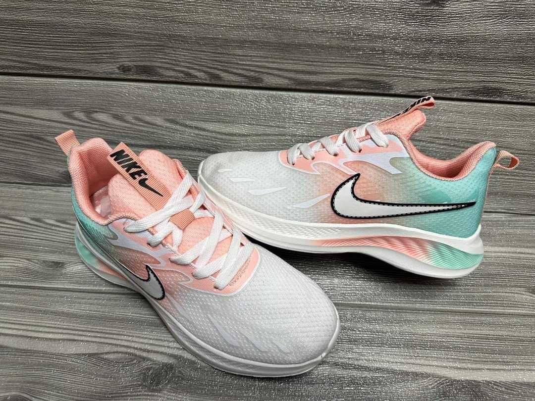 Adidasi dama Nike