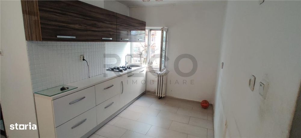 RECO . Apartament cu 3 camere Valenta .