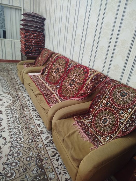 Divan kresla sotiladi