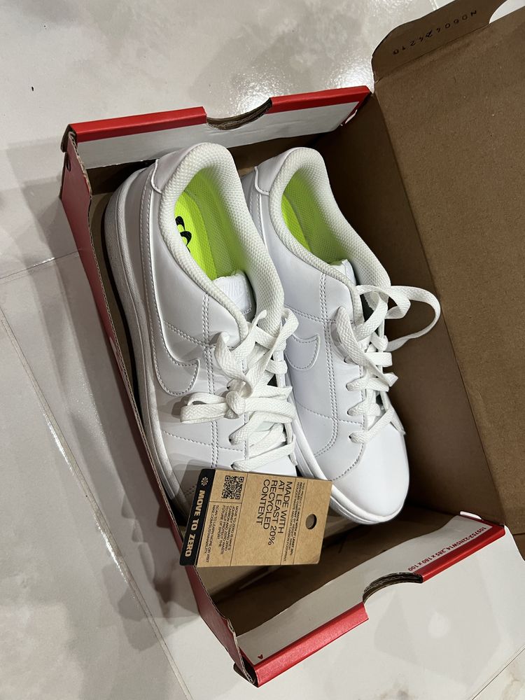 Чисто нови маратонки Nike