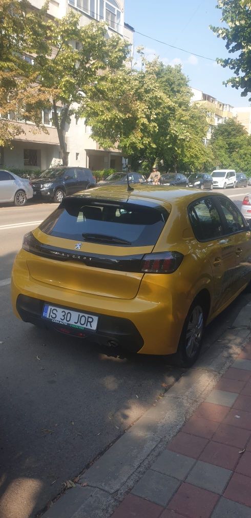 Vând peugeot  208 an 2021