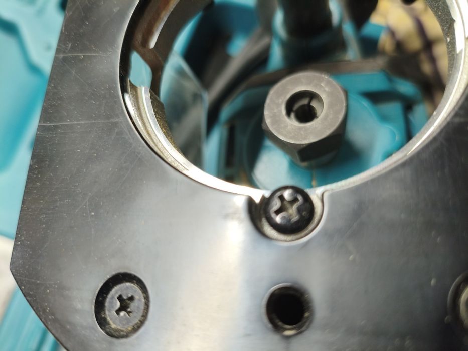 Оберфреза Makita RP0900X 1/4, 3/8