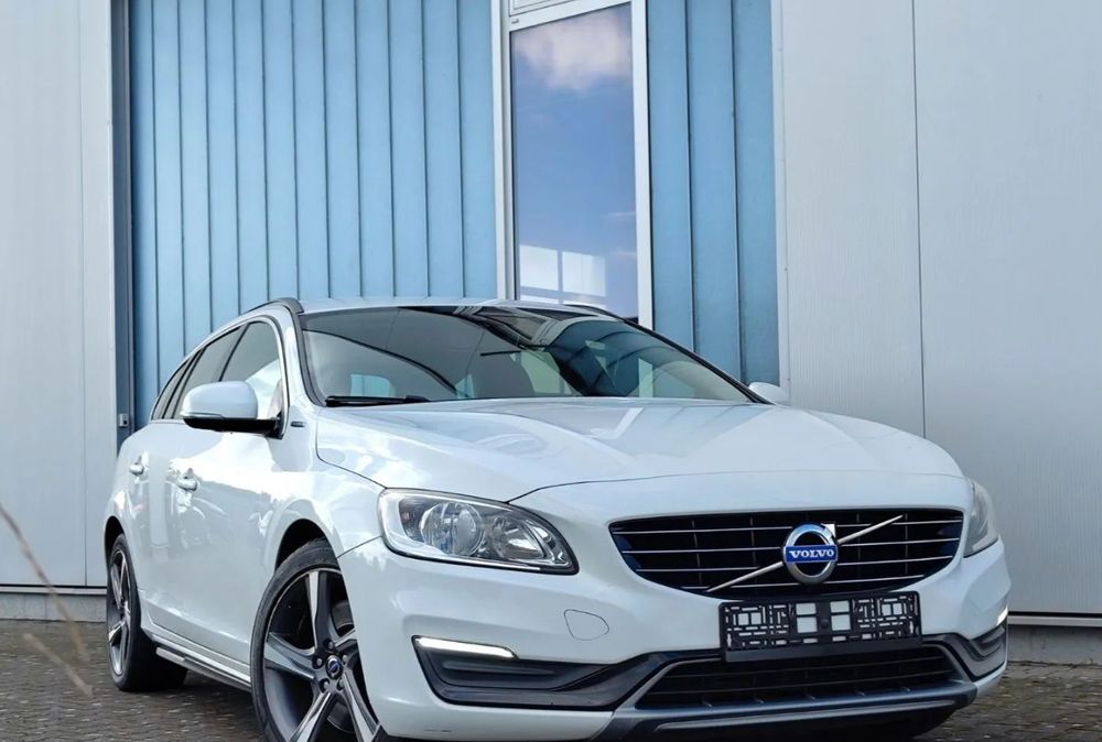 Volvo V60 Înmatriculat Volvo V60 D6 R-Design AWD Plug-In Hybrid Automat Combi