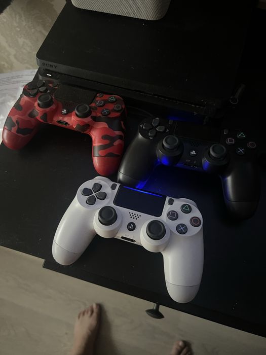 Продам ps4 с играми