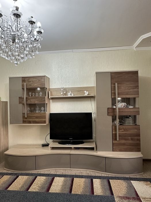 Стенка с комодом