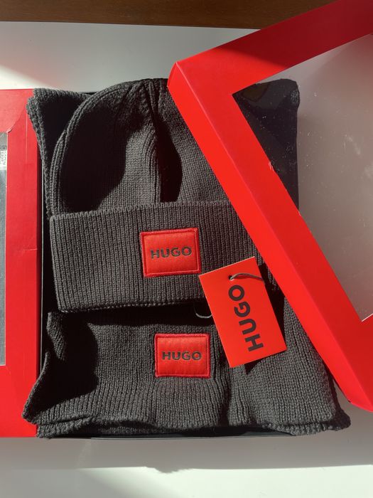 Мъжки подаръчен комплект в кутия шал и шапка Hugo