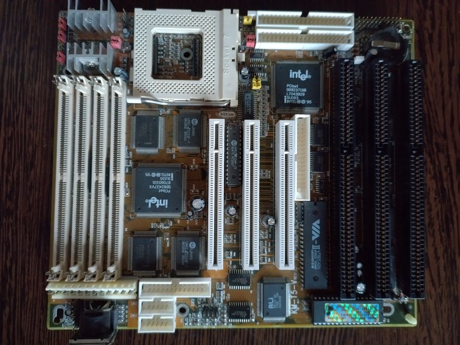 Placa de baza socket 7, de colectie retro