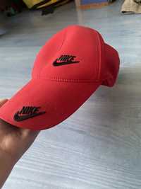 Шапка  Nike red