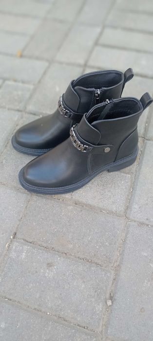 Женские демисезонные ботинки