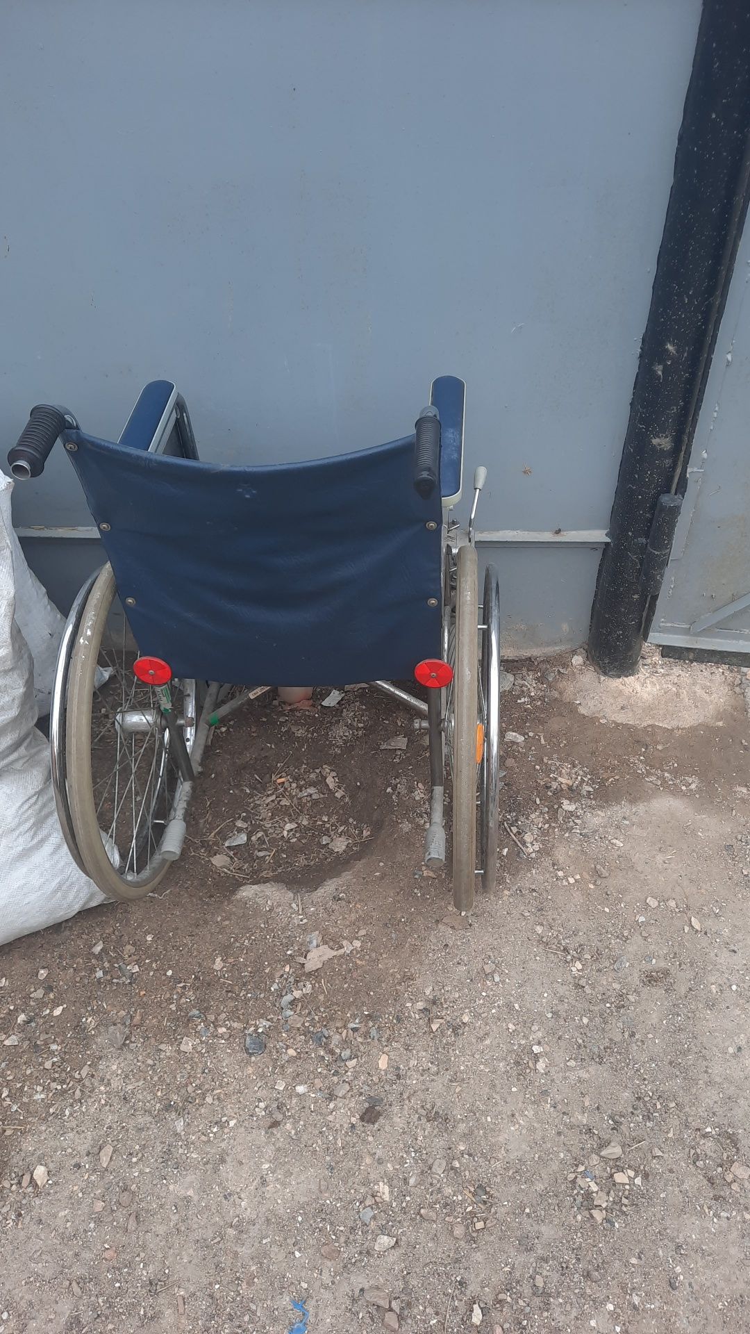 Продам инвалидной кресло в хорошем состояние 15000 тенге