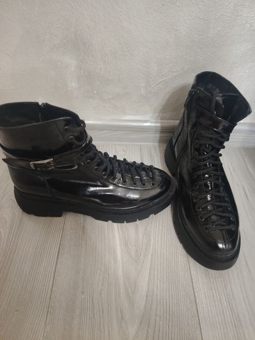 Ghete dama imblanite, nr 38 din piele.