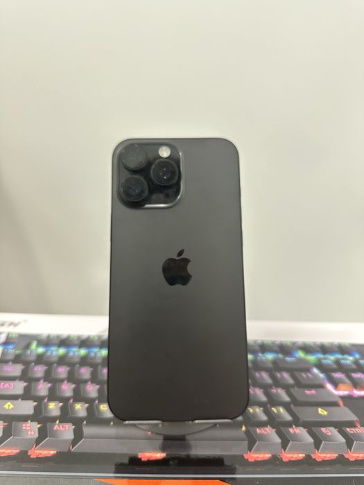 iPhone 16 Pro Max 256 ГБ — титановый, отличное состояние