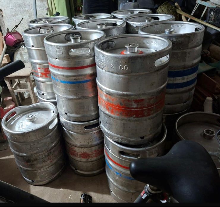 Vand butoaie din inox second  de 50L , pretul e negociabil