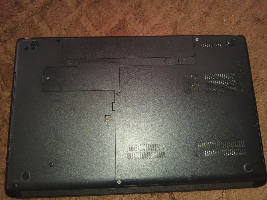 Vînd laptop lenovo