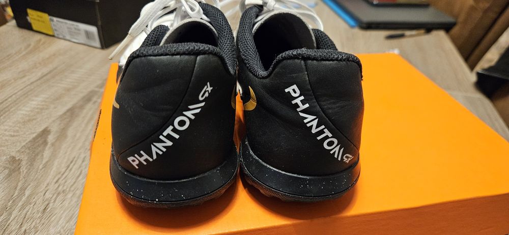Adidasi fotbal Nike Phantom Gx
