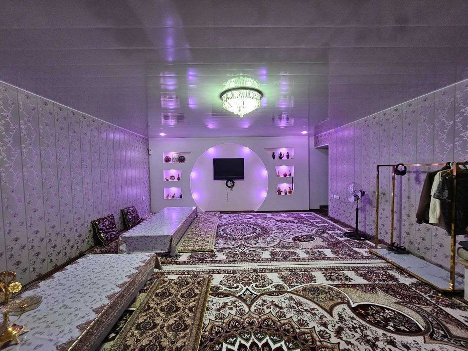 Buxoroda kvartira uy xonadon sotiladi 1 xonali 42m² +42m² 1-qavat