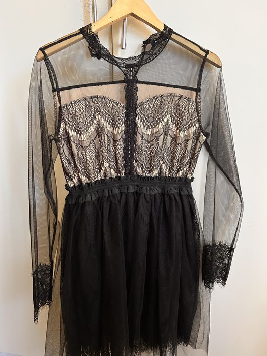 Чудесна официална рокля за хубави поводи!