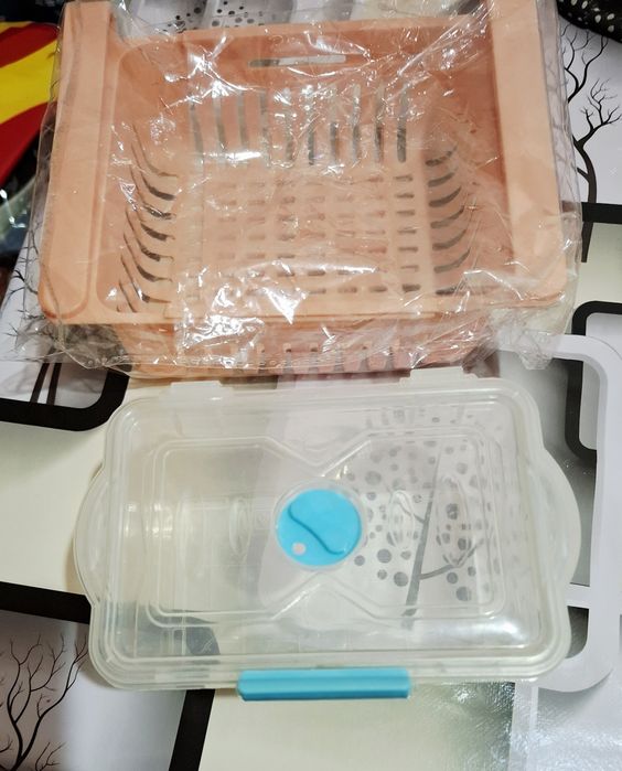 Контейнер и хлебница