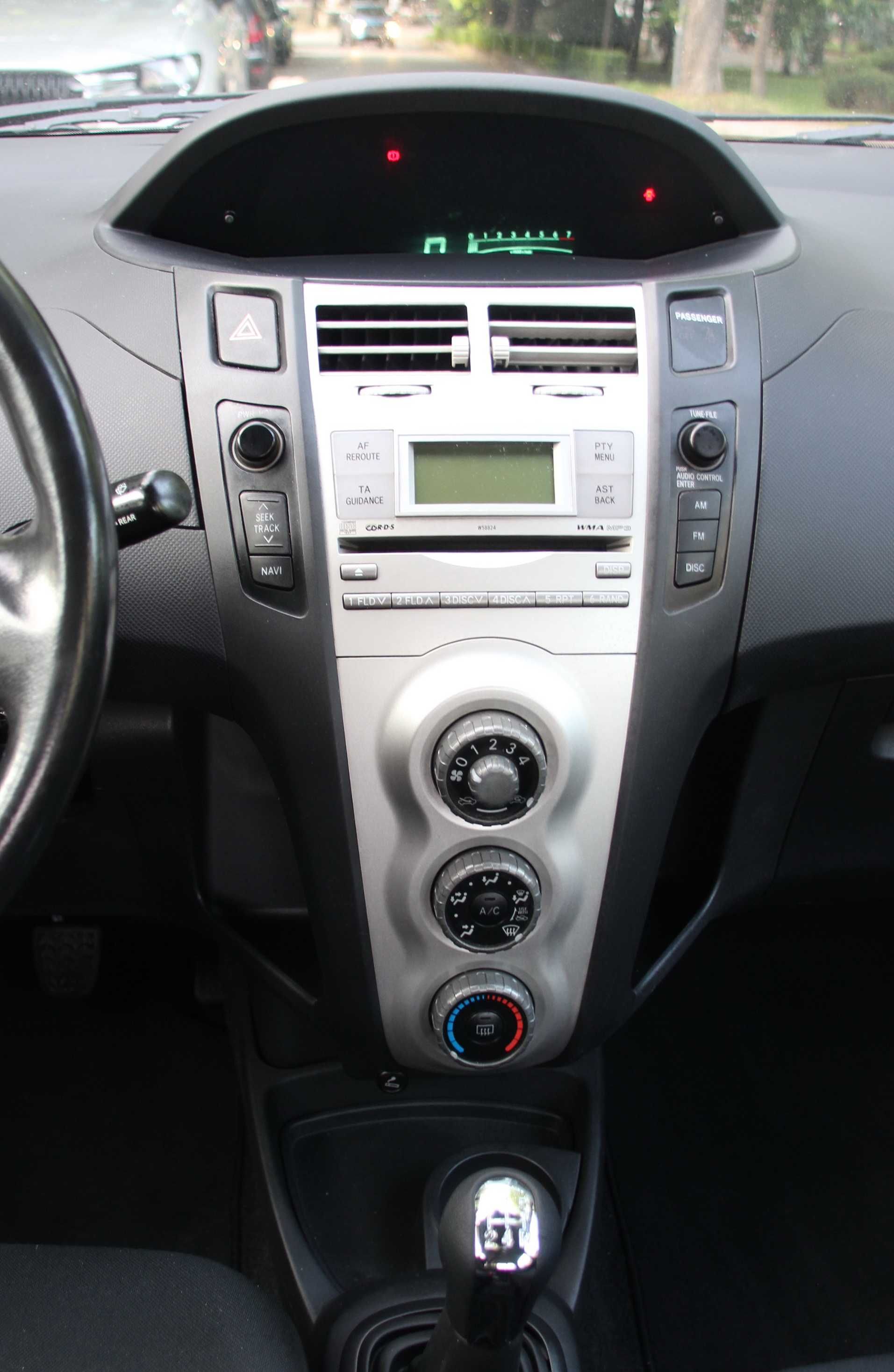 Toyota Yaris 1.3VVTi нов внос