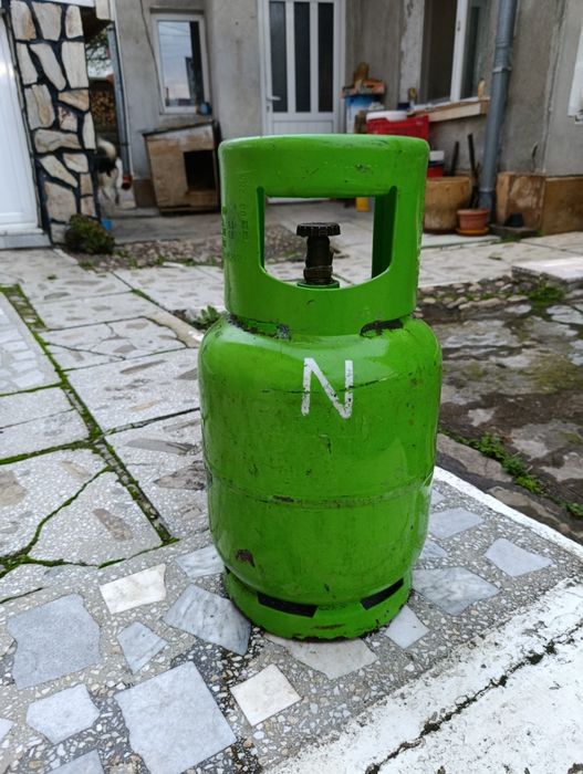 Продавам газова бутилка 16 литра