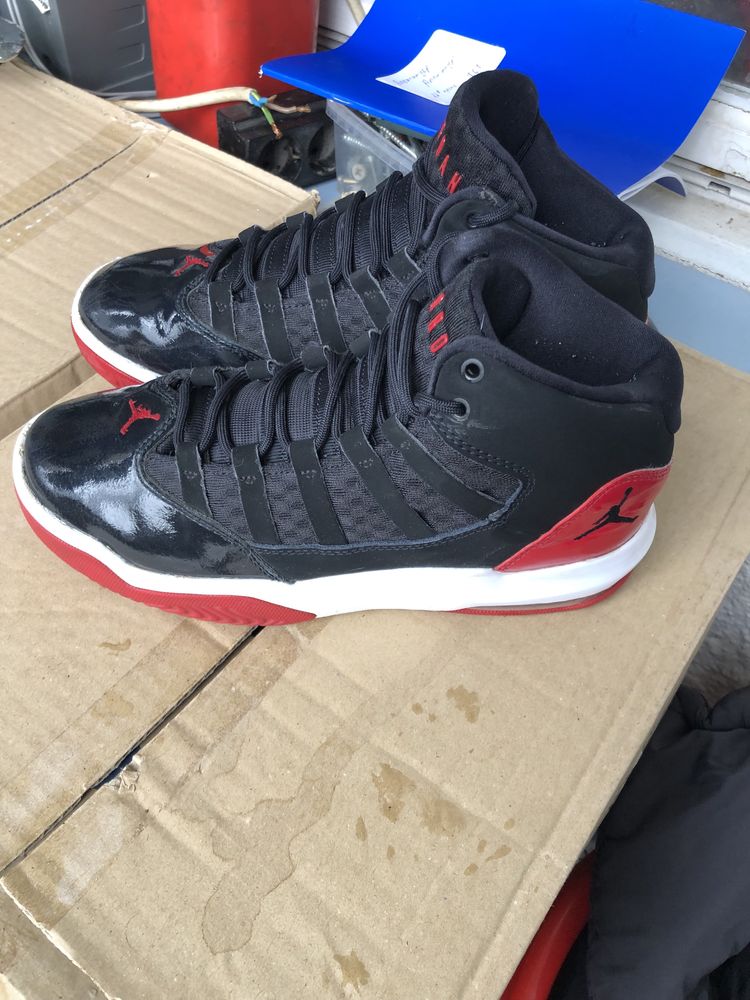 Nike Маратонки JORDAN MAX AURA нови