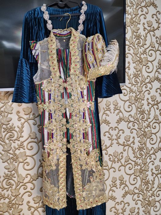 Kelinlar uchun milliy ansamb kiyim.