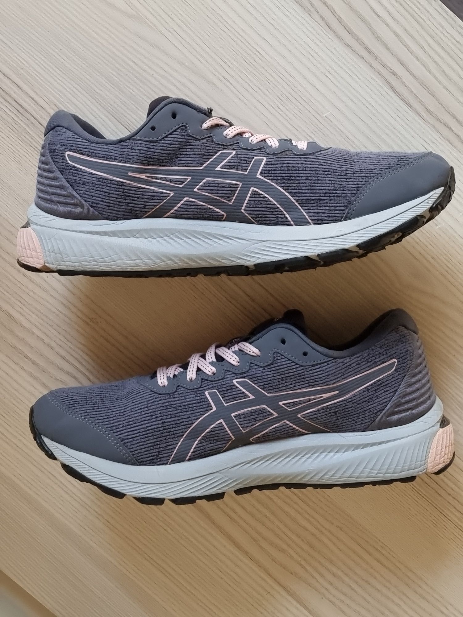 ASICS Gel-Cumulus 22 GTX спортни обувки 40,5 номер