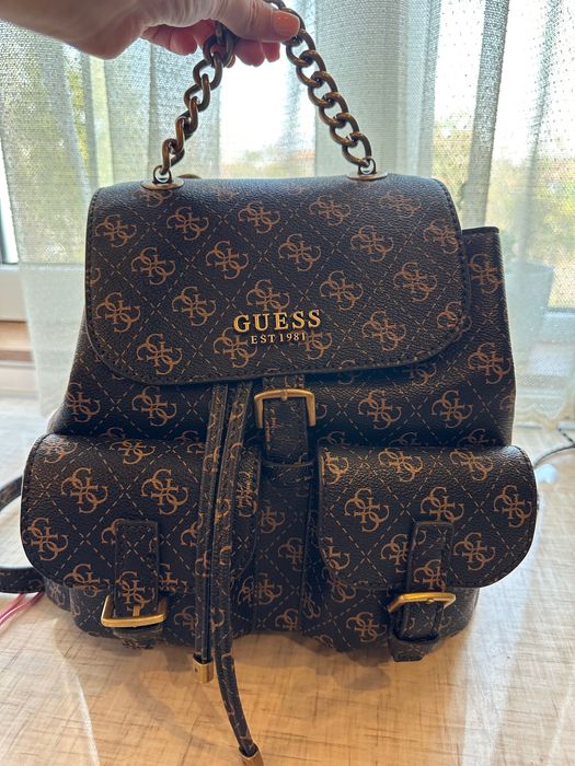 Дамска раница GUESS
