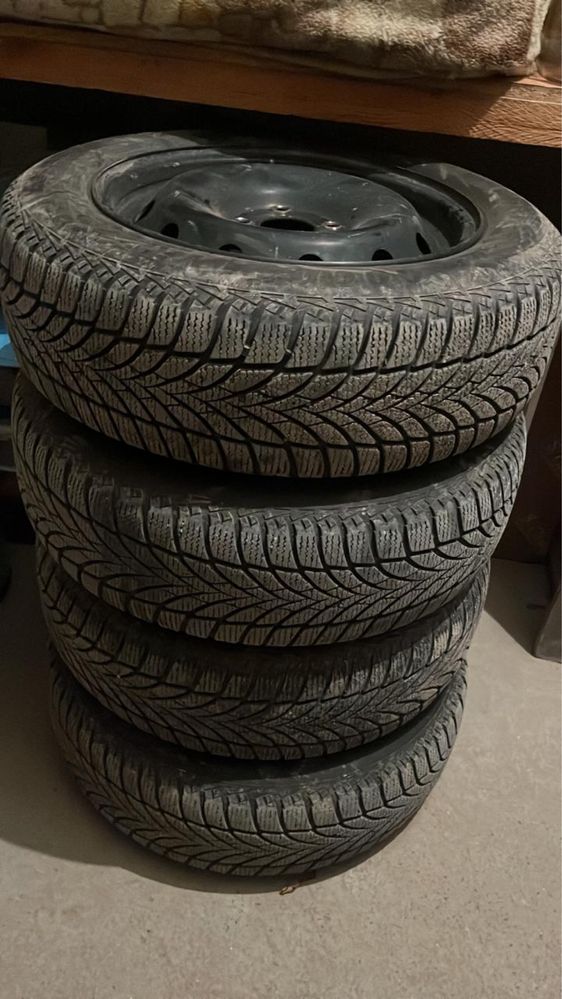 Срочно продается 4 балона с дисками 15дм от фирмы Goodyear